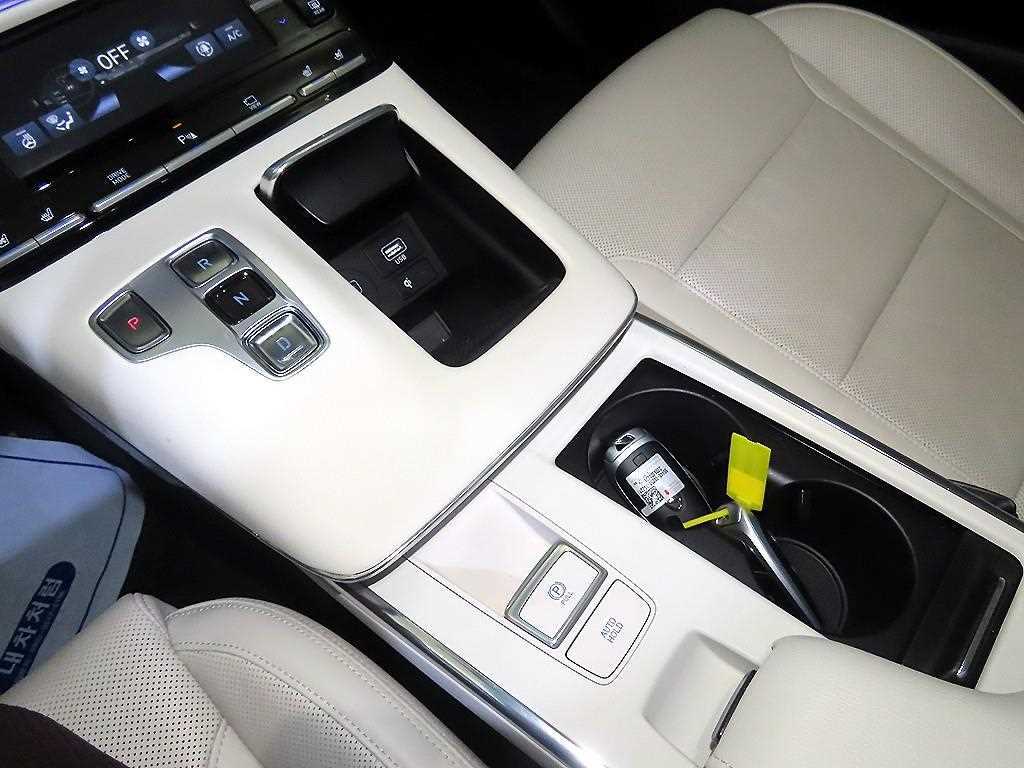 HYUNDAI Grandeur - Vista 12