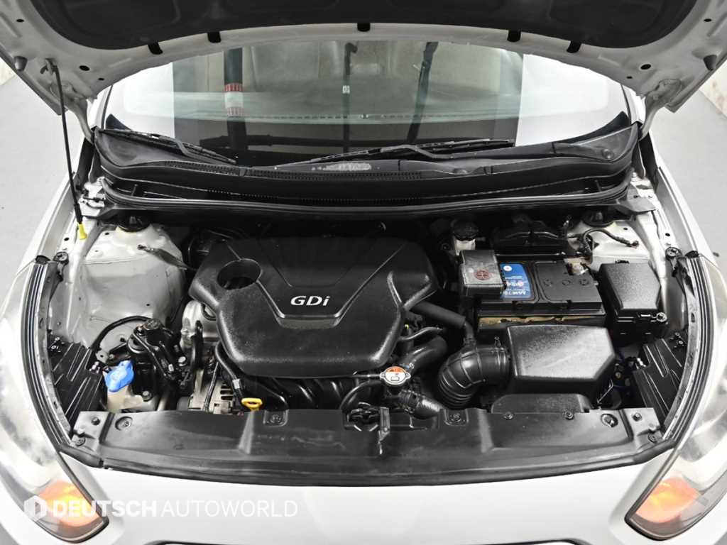 HYUNDAI Accent - Vista 6