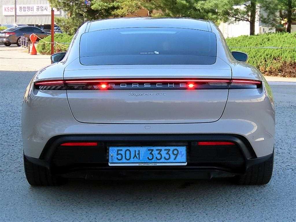 Porsche Taycan - Vista 4