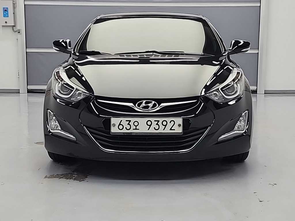 HYUNDAI Avante - Vista 3