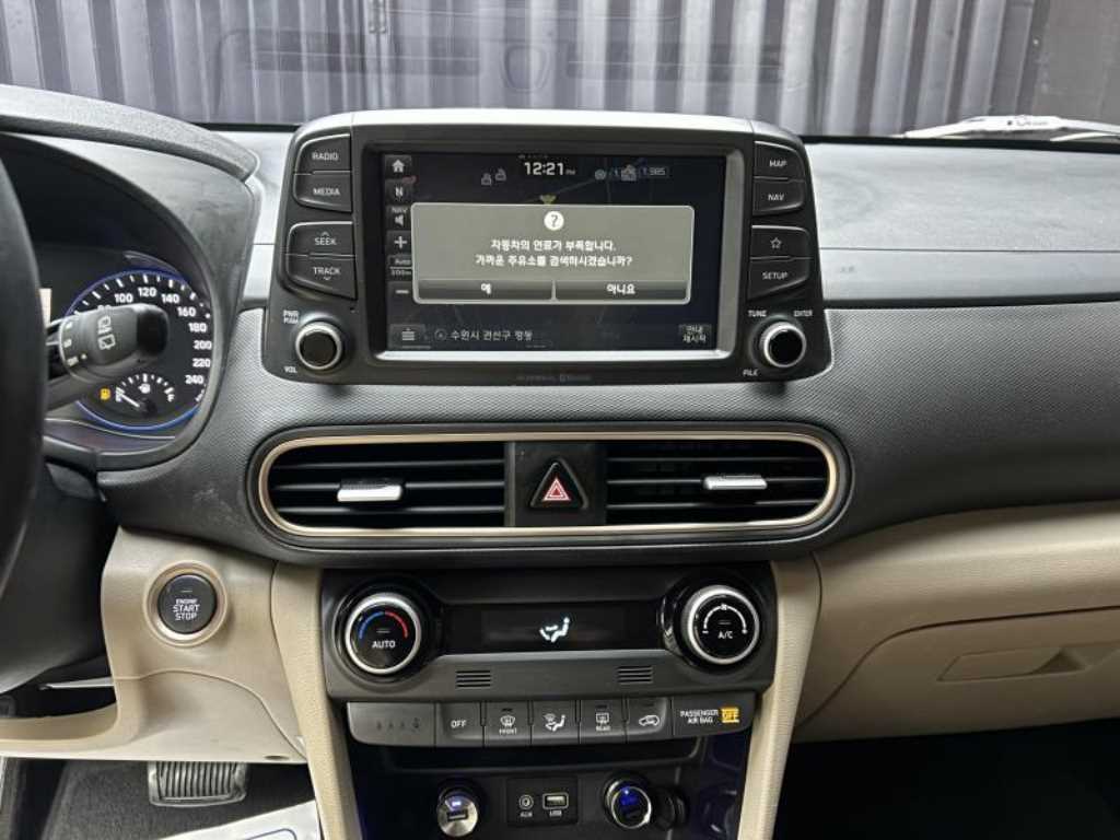HYUNDAI Kona - Vista 10