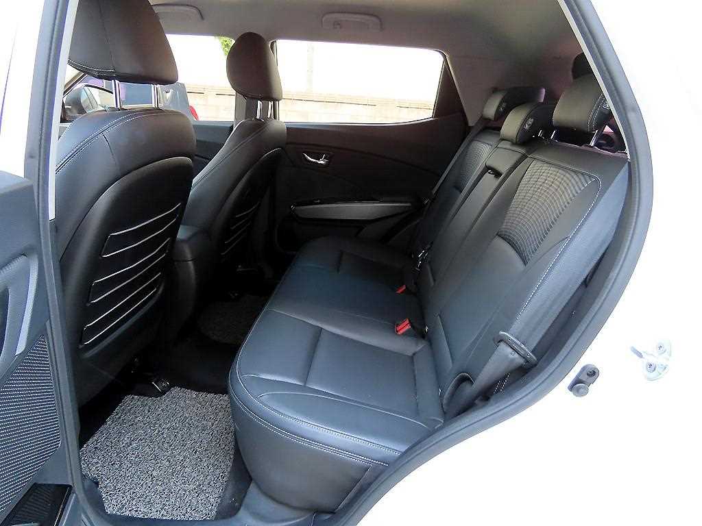 Ssangyong Tivoli - Vista 6