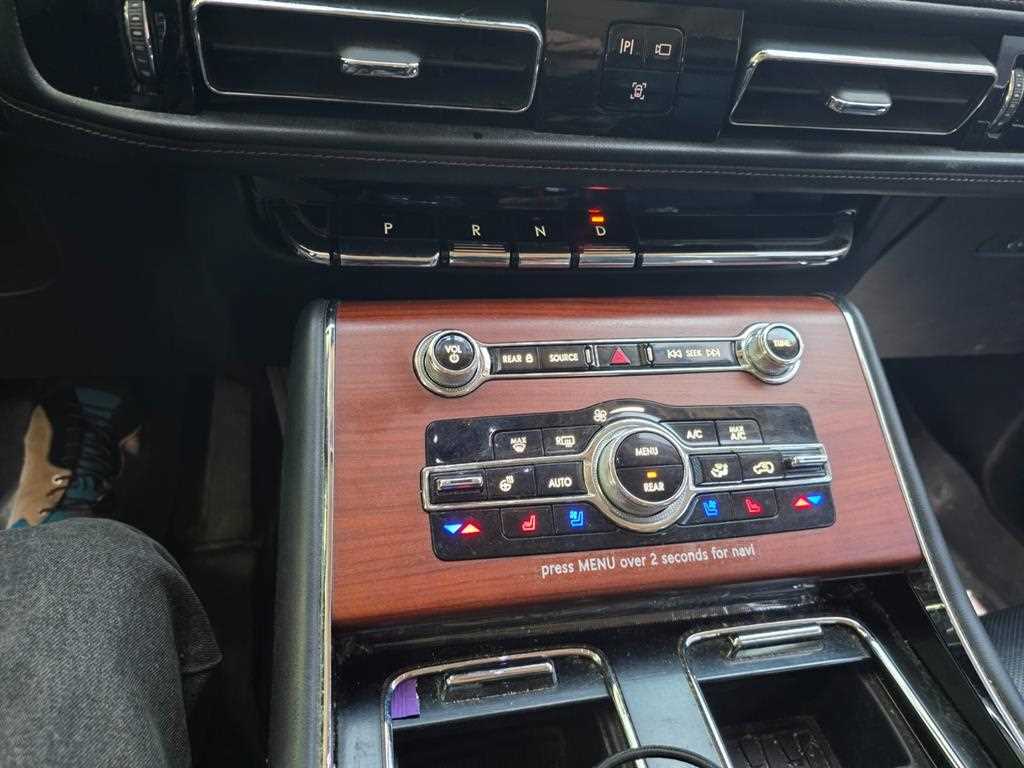 Lincoln Aviator - Vista 4