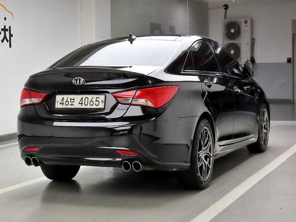 HYUNDAI Sonata - Vista 4