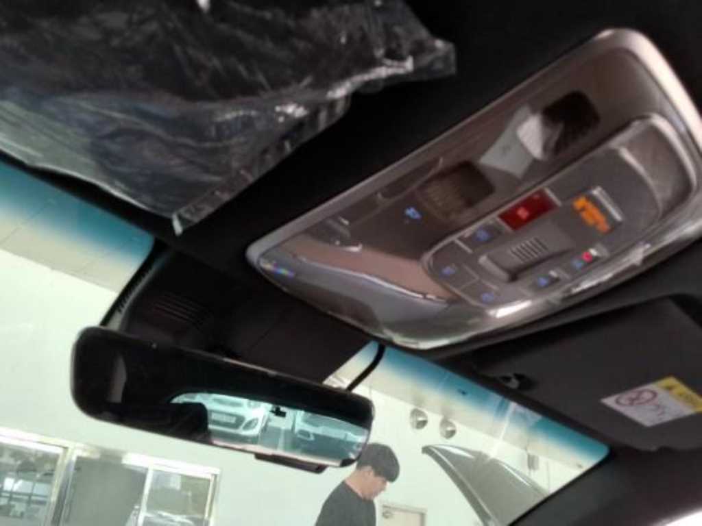 Genesis GV70 - Vista 8