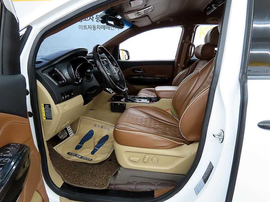 KIA Carnival - Vista 5