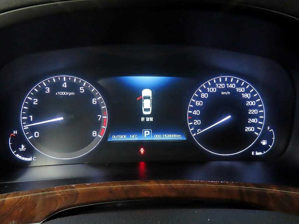 HYUNDAI Equus - Vista 8