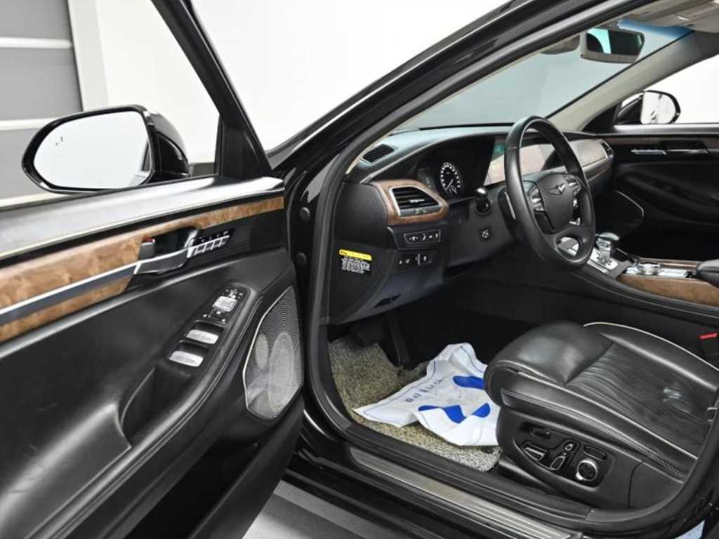 Genesis G90 - Vista 11