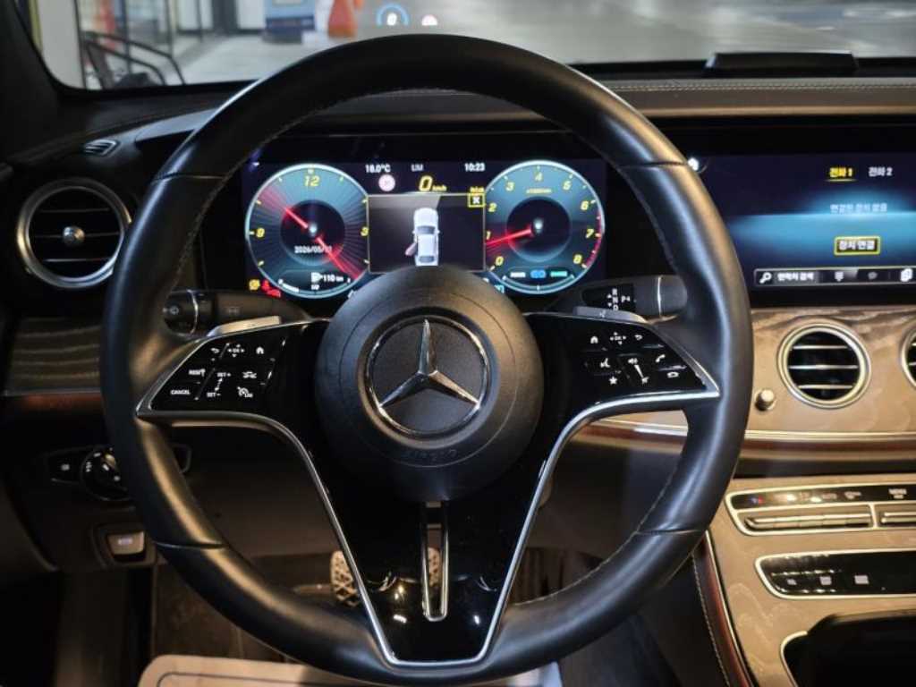 Mercedes Benz E class - Vista 12