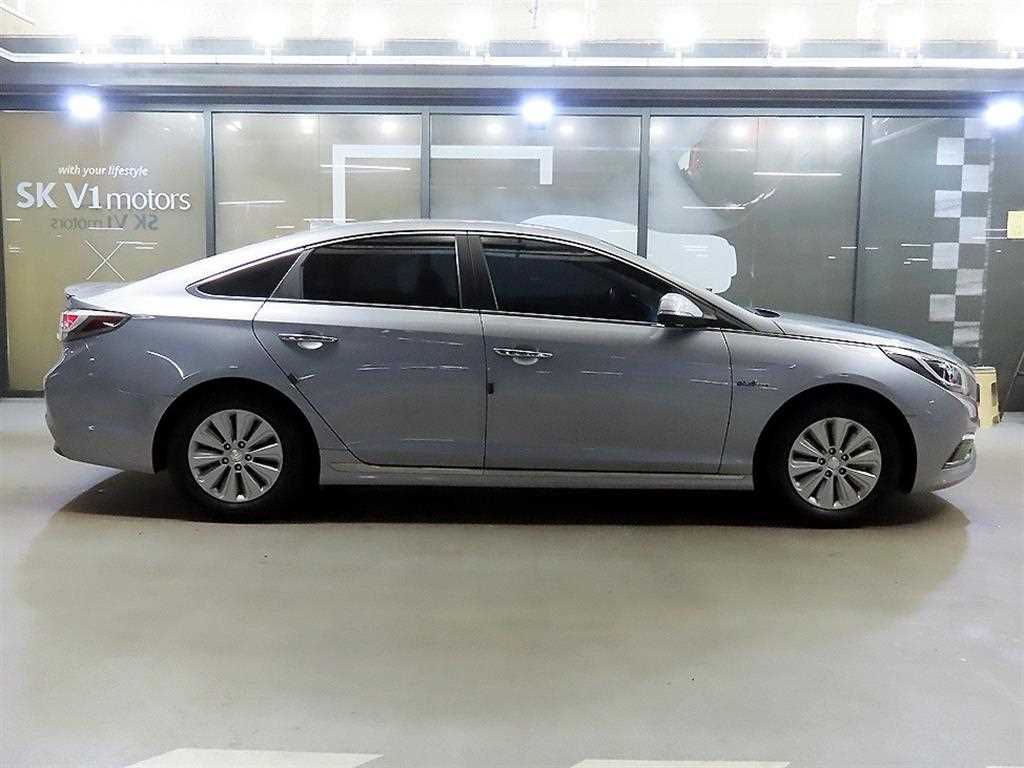 HYUNDAI Sonata - Vista 3