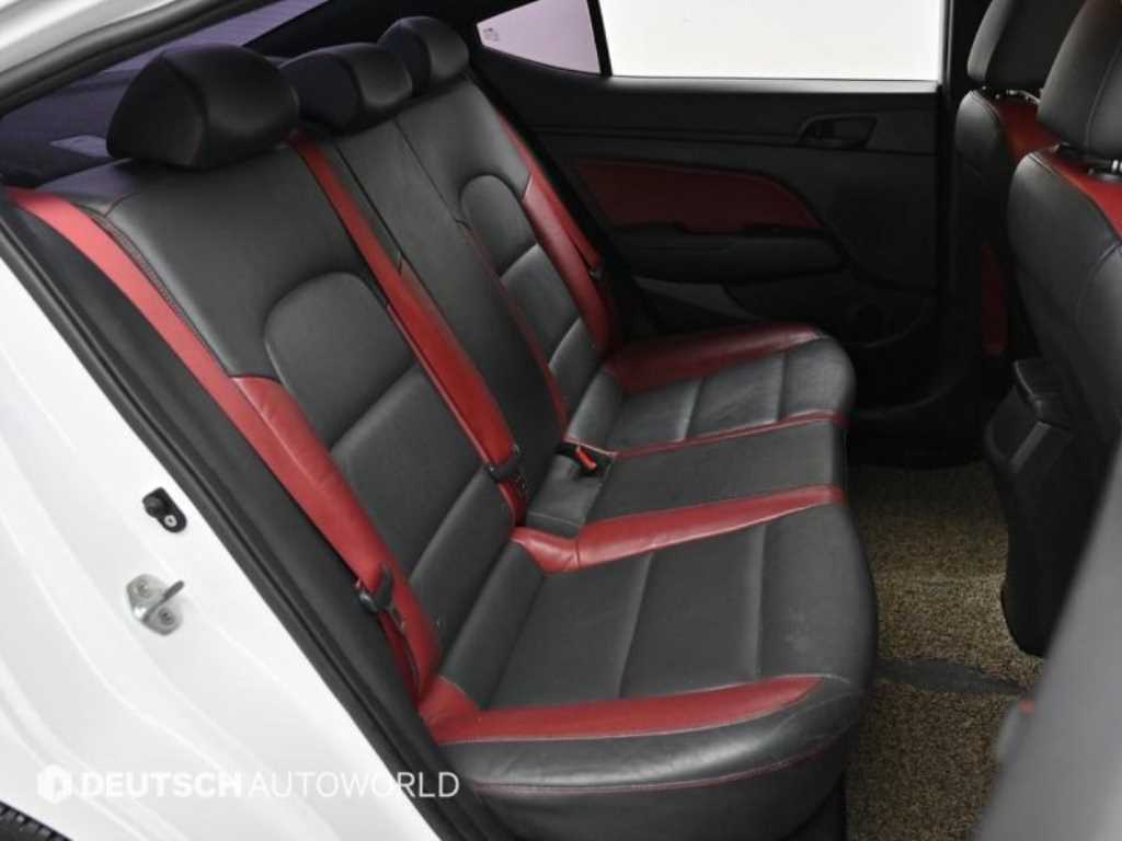 HYUNDAI Avante - Vista 12