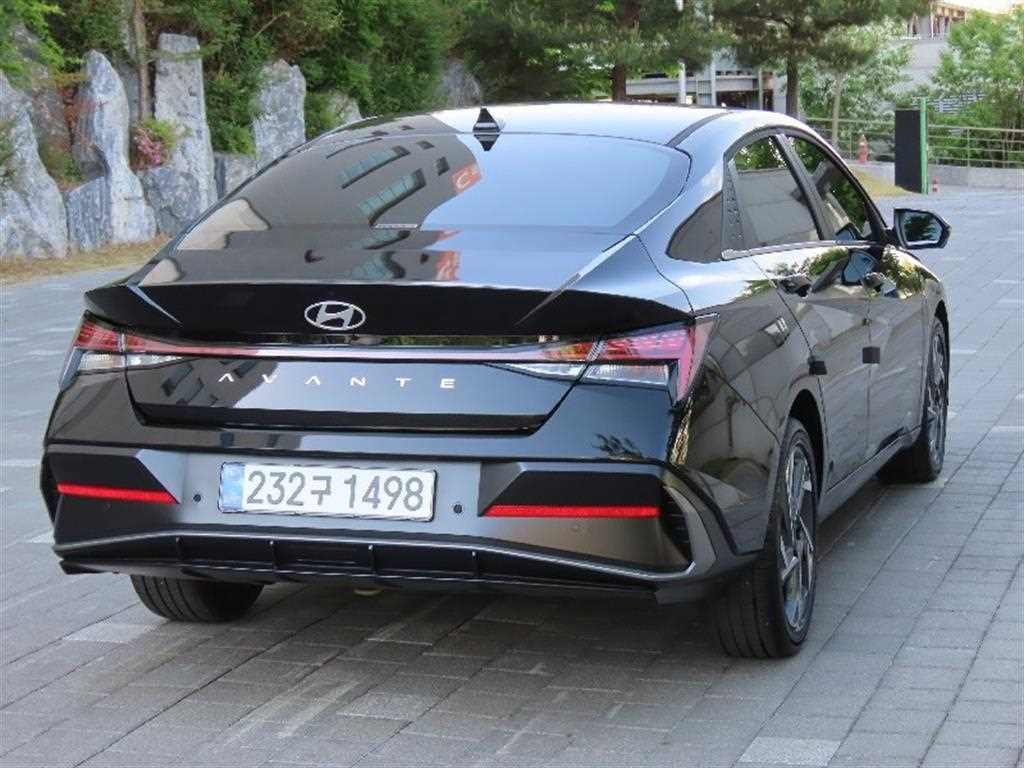 HYUNDAI Avante - Vista 3