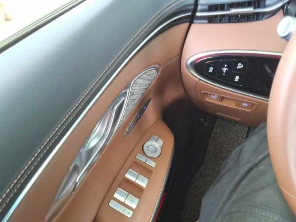 Genesis GV70 - Vista 3