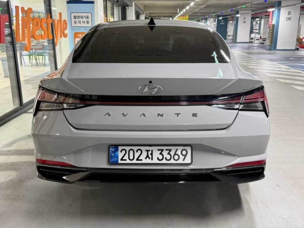 HYUNDAI Avante - Vista 5