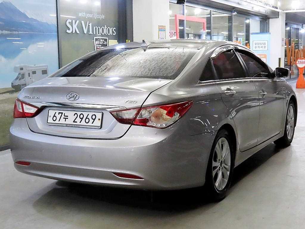 HYUNDAI Sonata - Vista 4