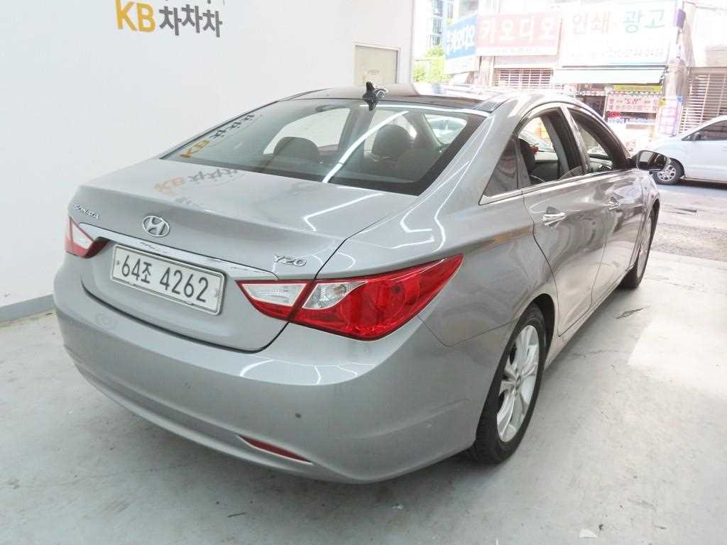 HYUNDAI Sonata - Vista 3