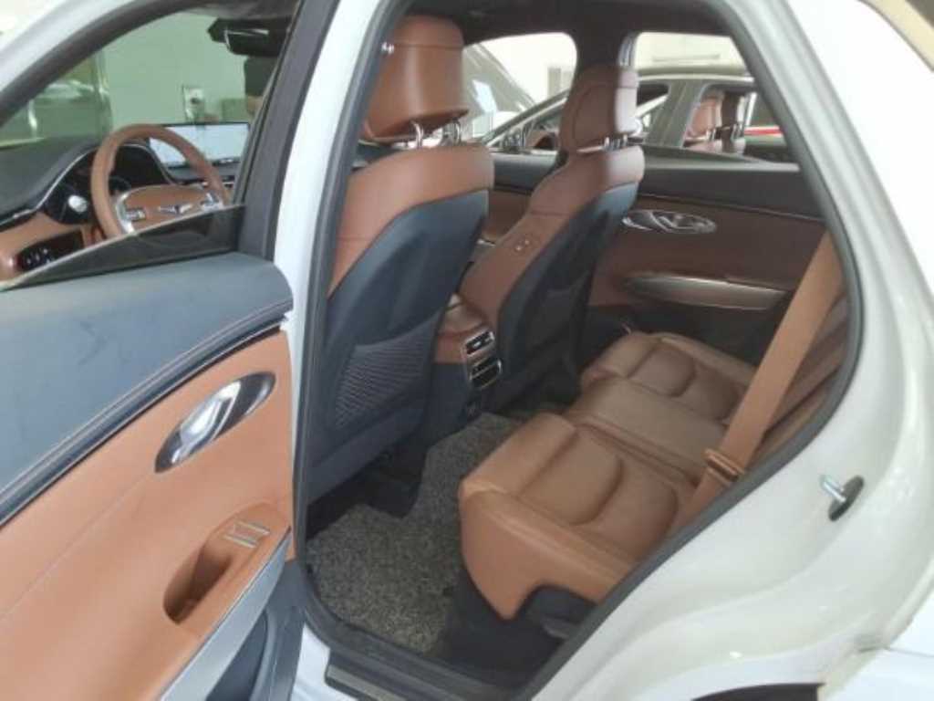 Genesis GV70 - Vista 10