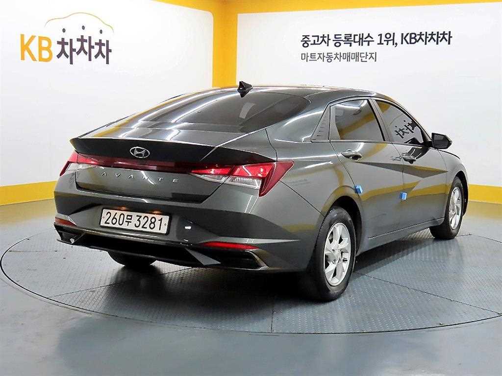 HYUNDAI Avante - Vista 3