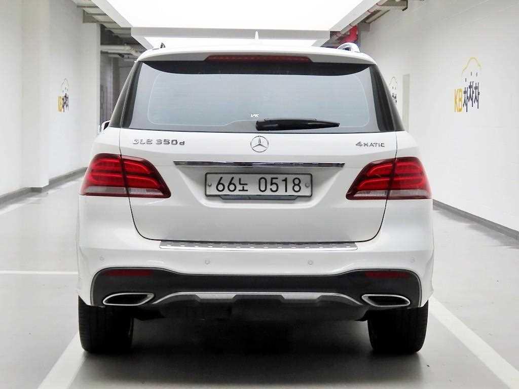 Mercedes Benz GLE Class - Vista 3
