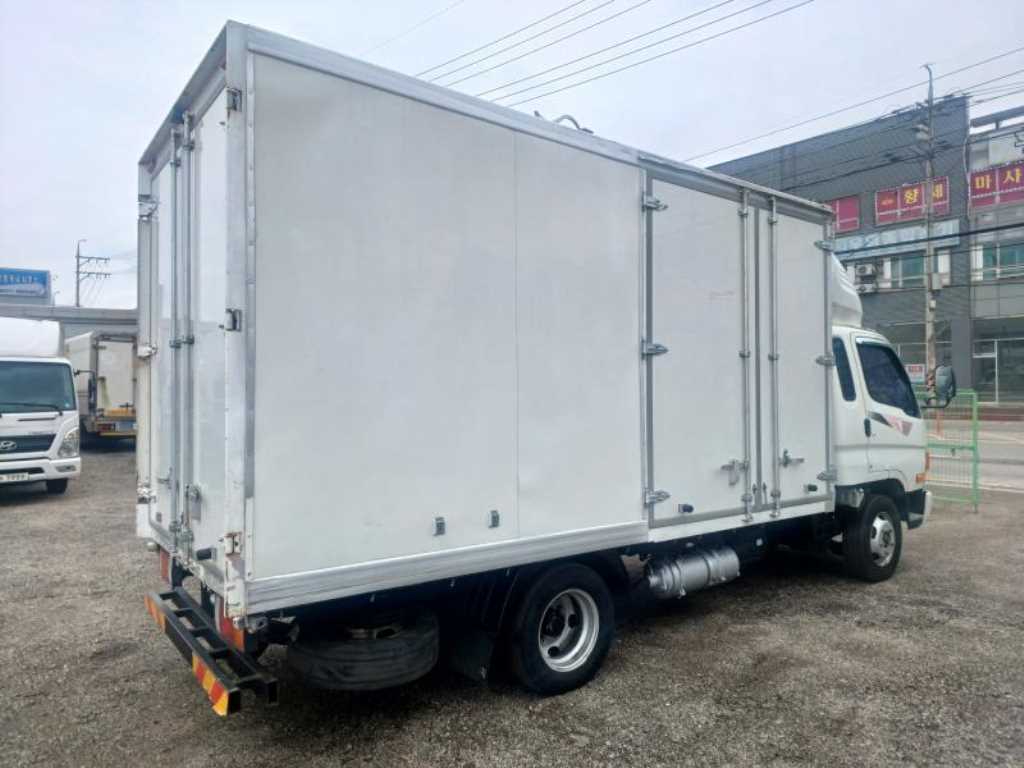 medium and large cargo truck - Vista 4