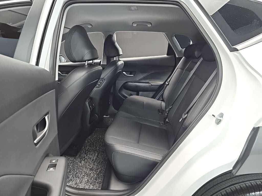 HYUNDAI Kona - Vista 12