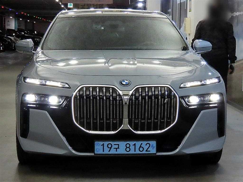 BMW i7 - Vista 2