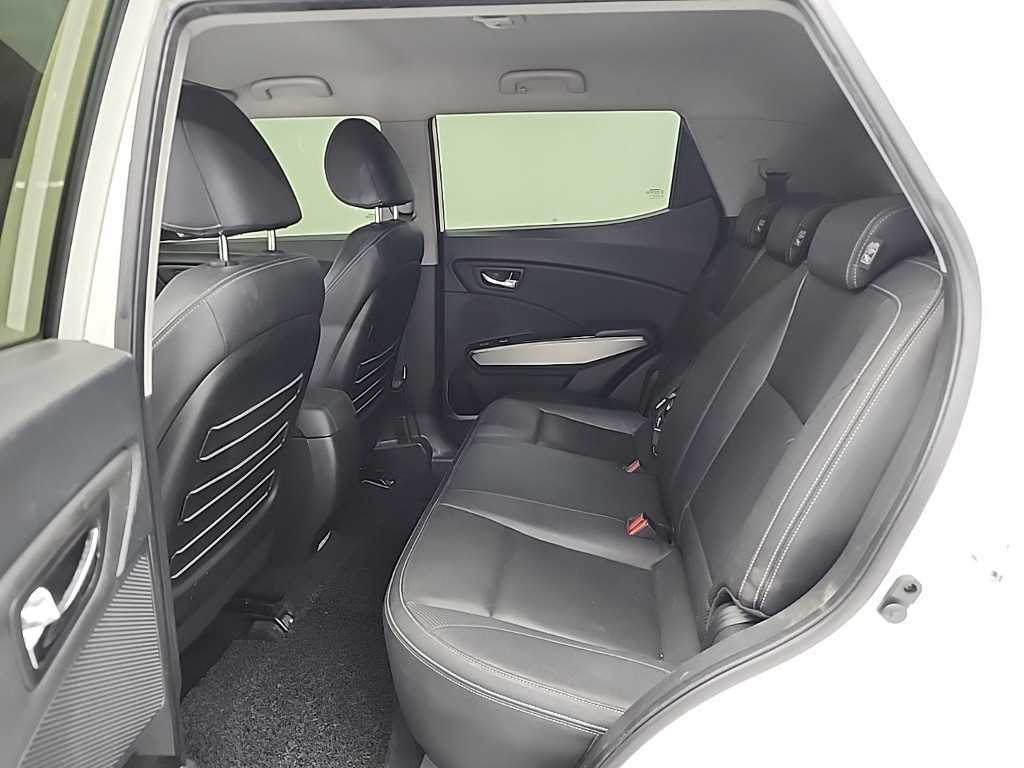Ssangyong Tivoli - Vista 11