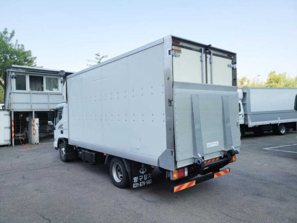 medium and large cargo truck - Vista 4