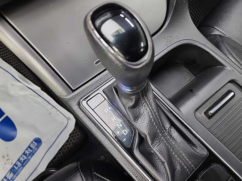 HYUNDAI Sonata - Vista 8
