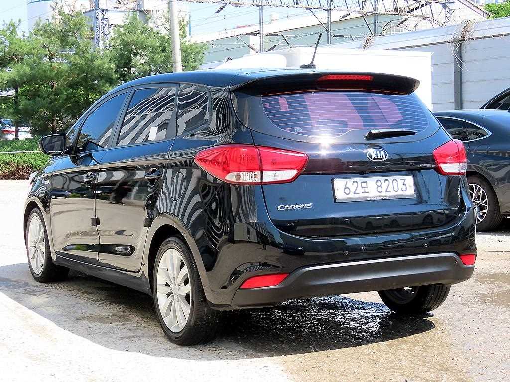 KIA Carens - Vista 3
