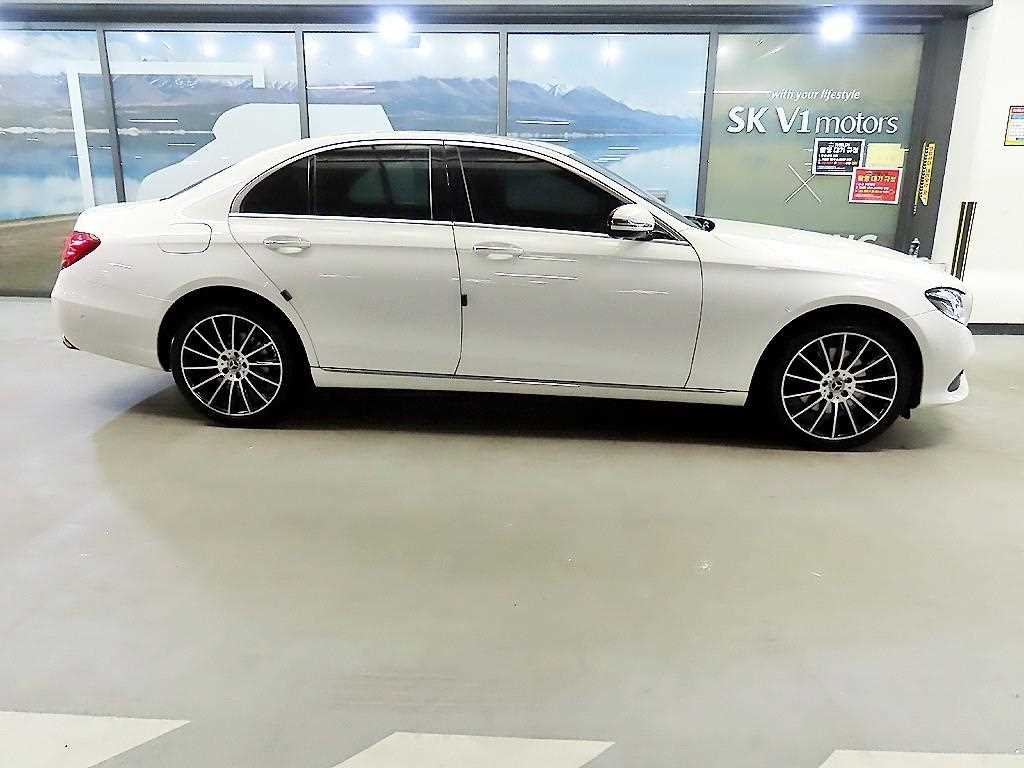 Mercedes Benz E class - Vista 3