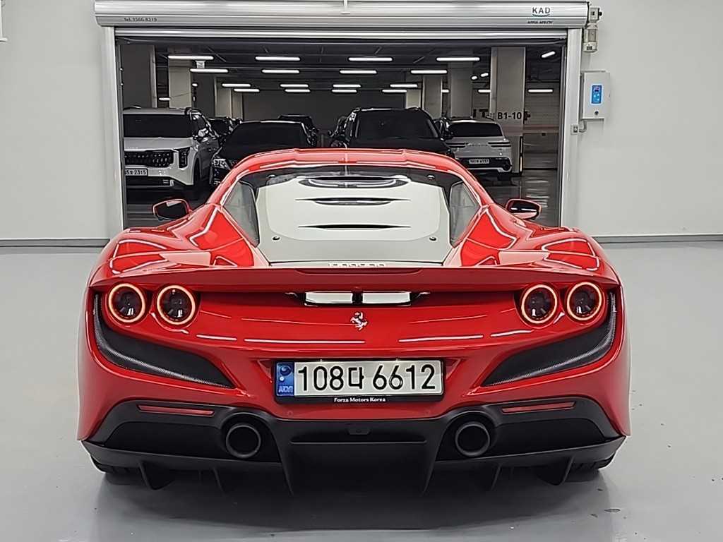 Ferrari F8 - Vista 3