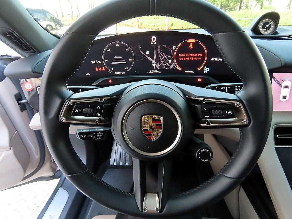 Porsche Taycan - Vista 8