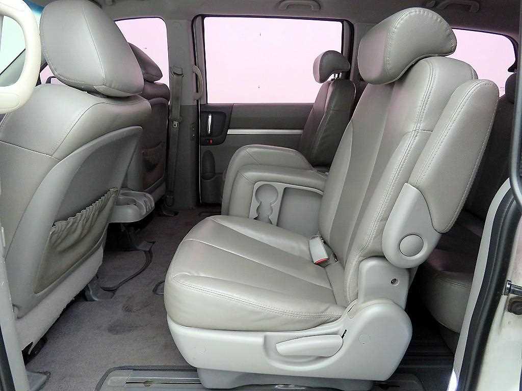 KIA Carnival - Vista 7