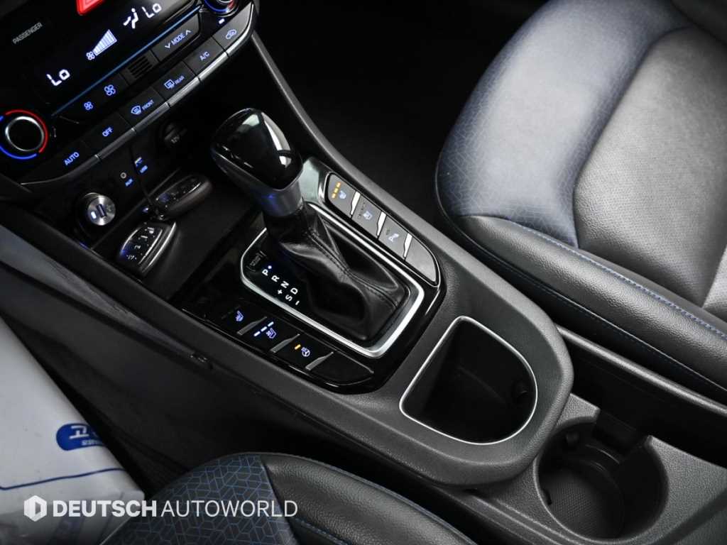 HYUNDAI Ioniq - Vista 9