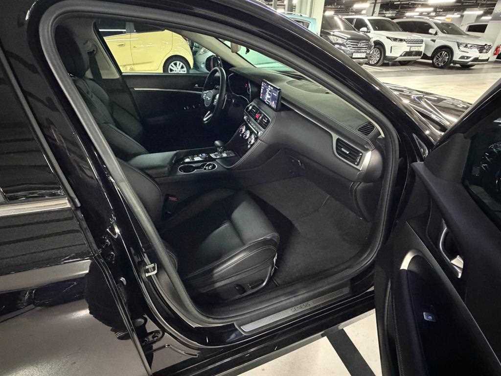 Genesis G70 - Vista 6