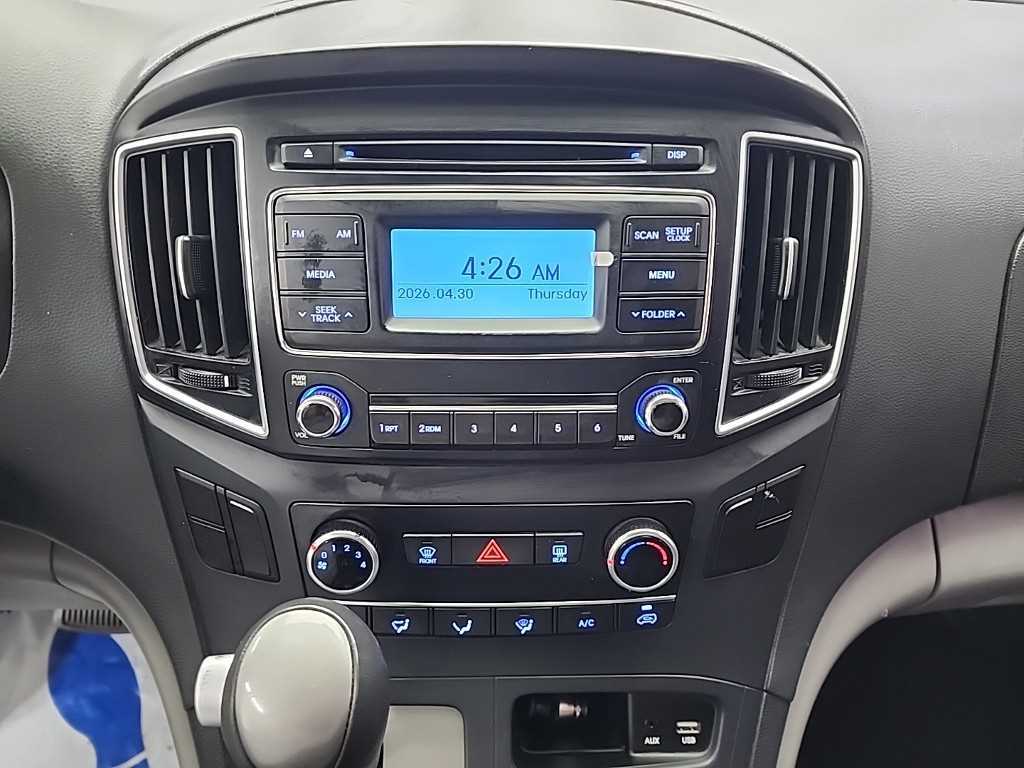 HYUNDAI Starex - Vista 10
