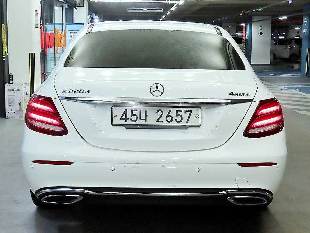 Mercedes Benz E class - Vista 5