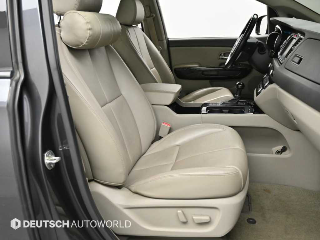 KIA Carnival - Vista 10