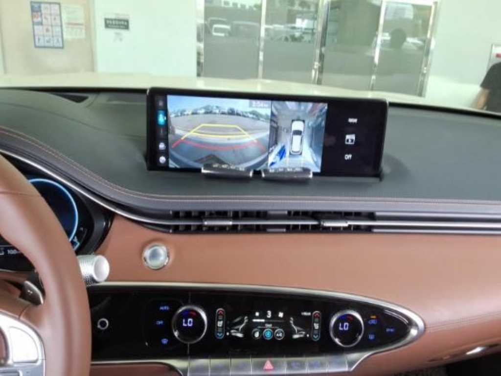 Genesis GV70 - Vista 6