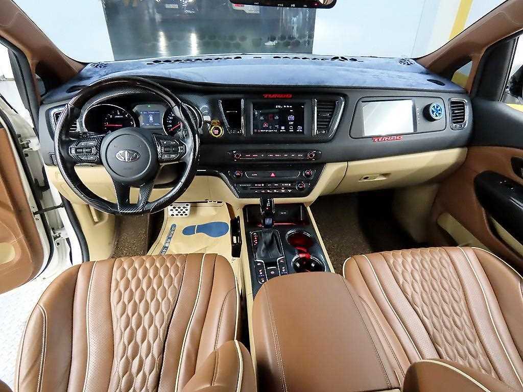 KIA Carnival - Vista 7