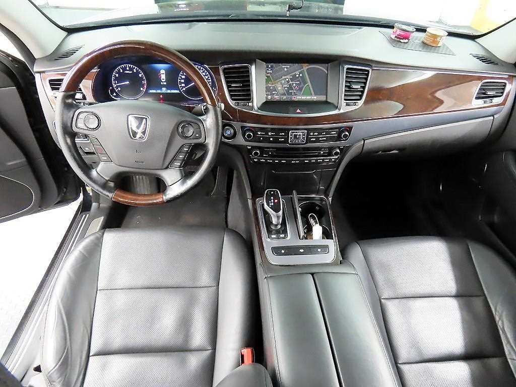 HYUNDAI Equus - Vista 7