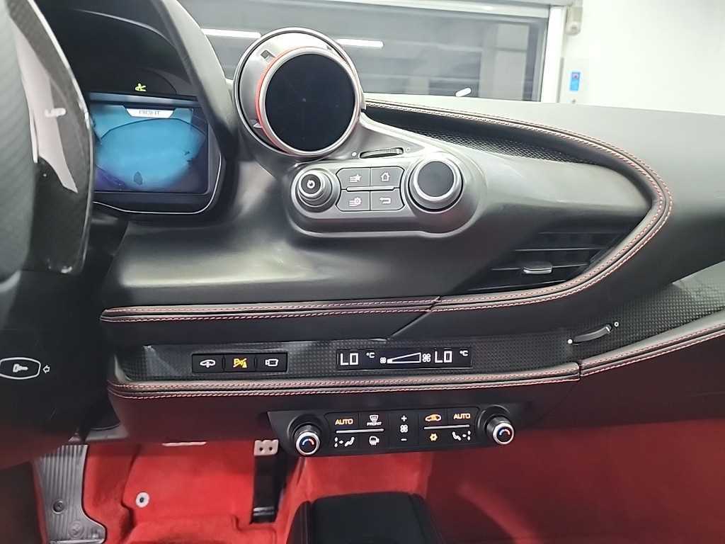 Ferrari F8 - Vista 10