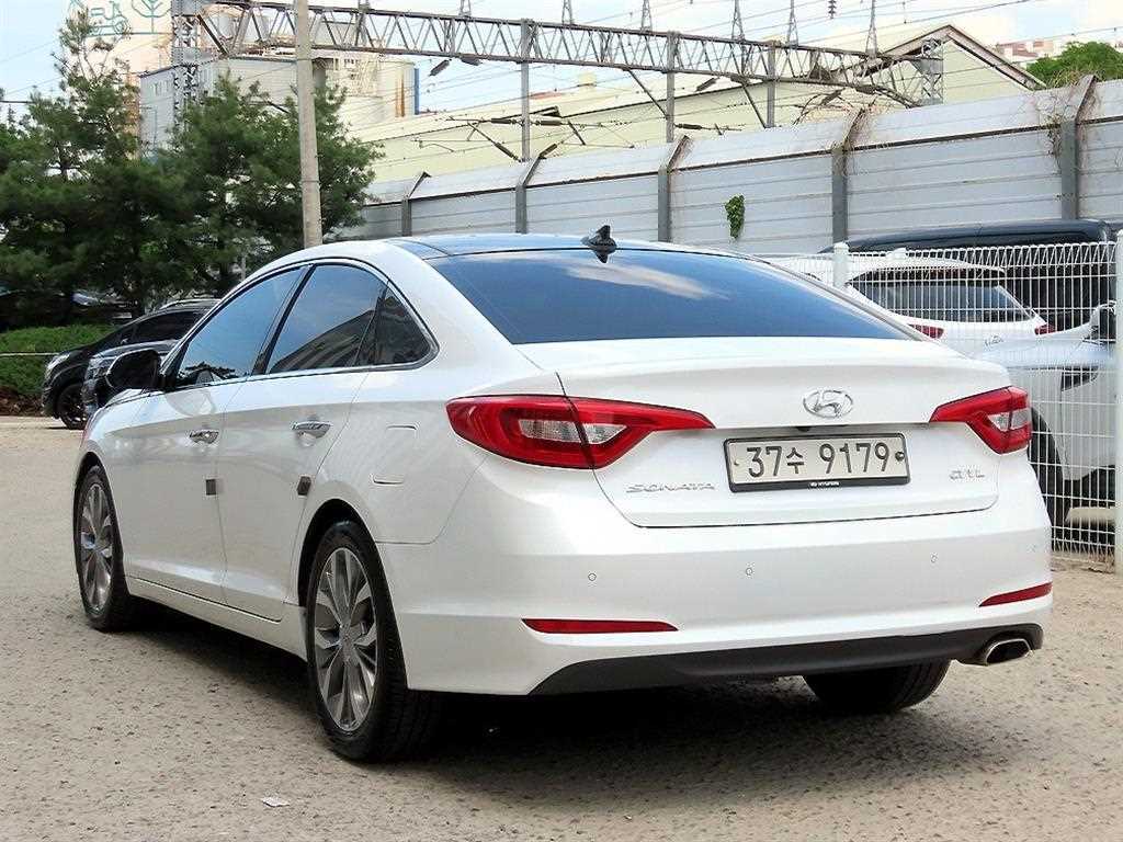 HYUNDAI Sonata - Vista 3