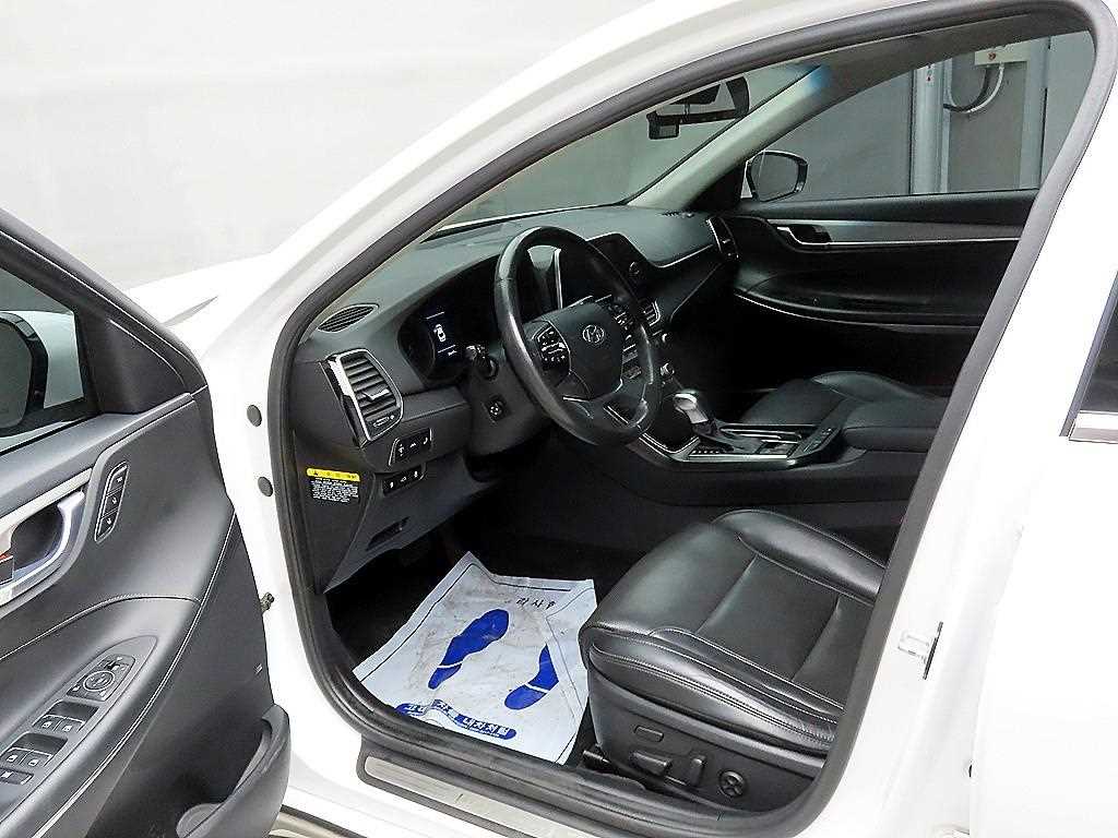 HYUNDAI Grandeur - Vista 5