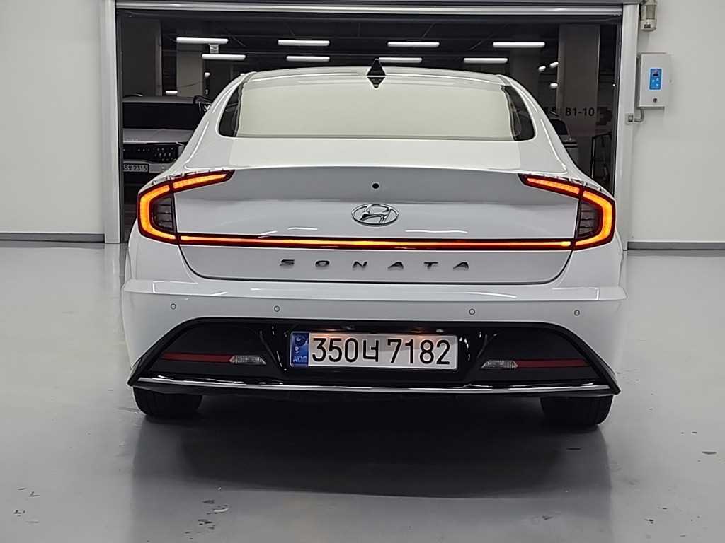 HYUNDAI Sonata - Vista 3