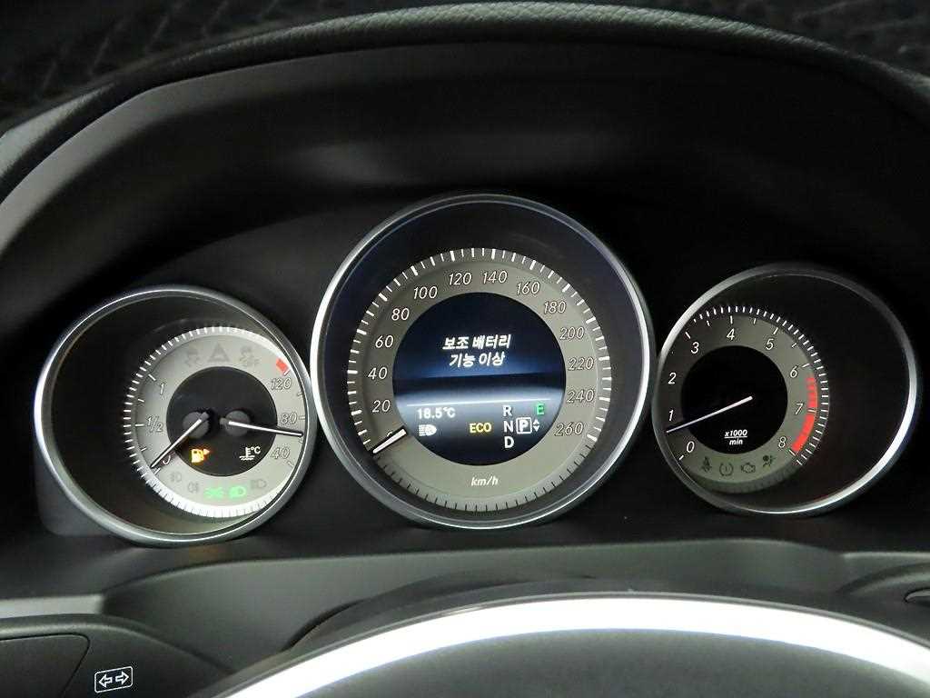 Mercedes Benz E class - Vista 6