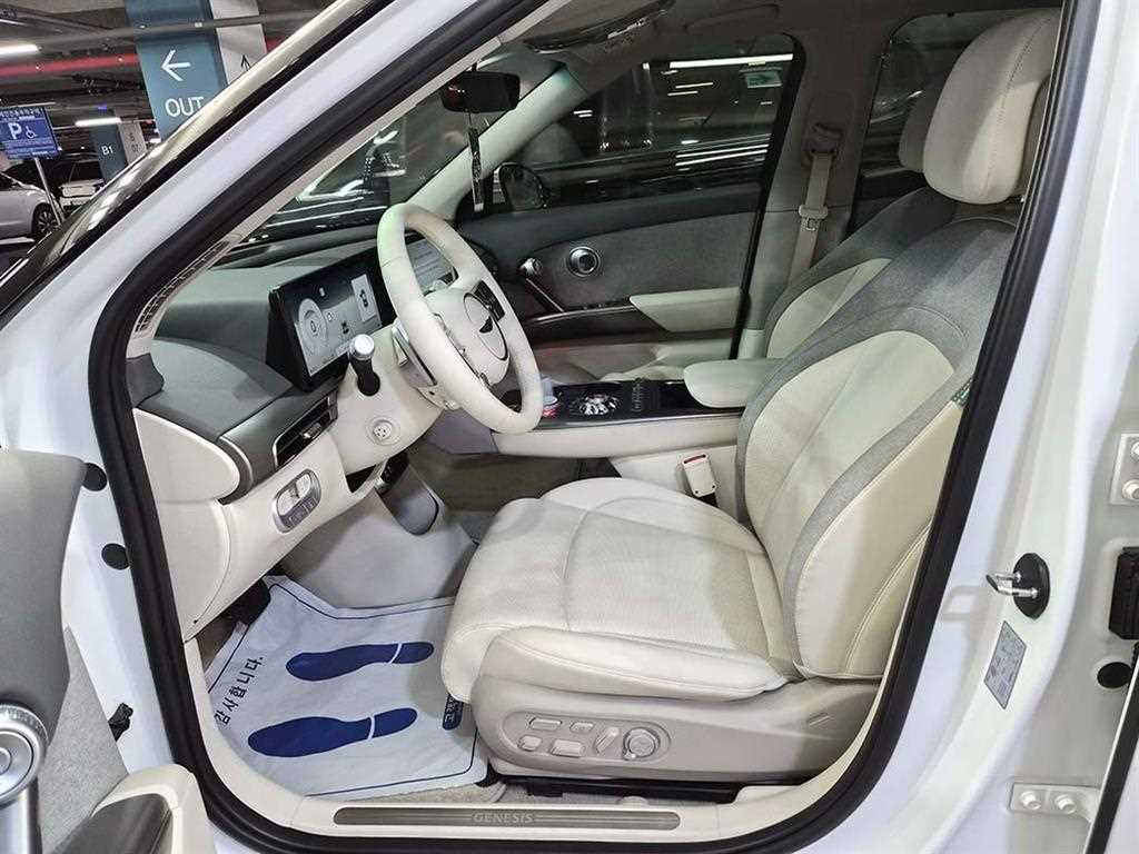 Genesis GV60 - Vista 6