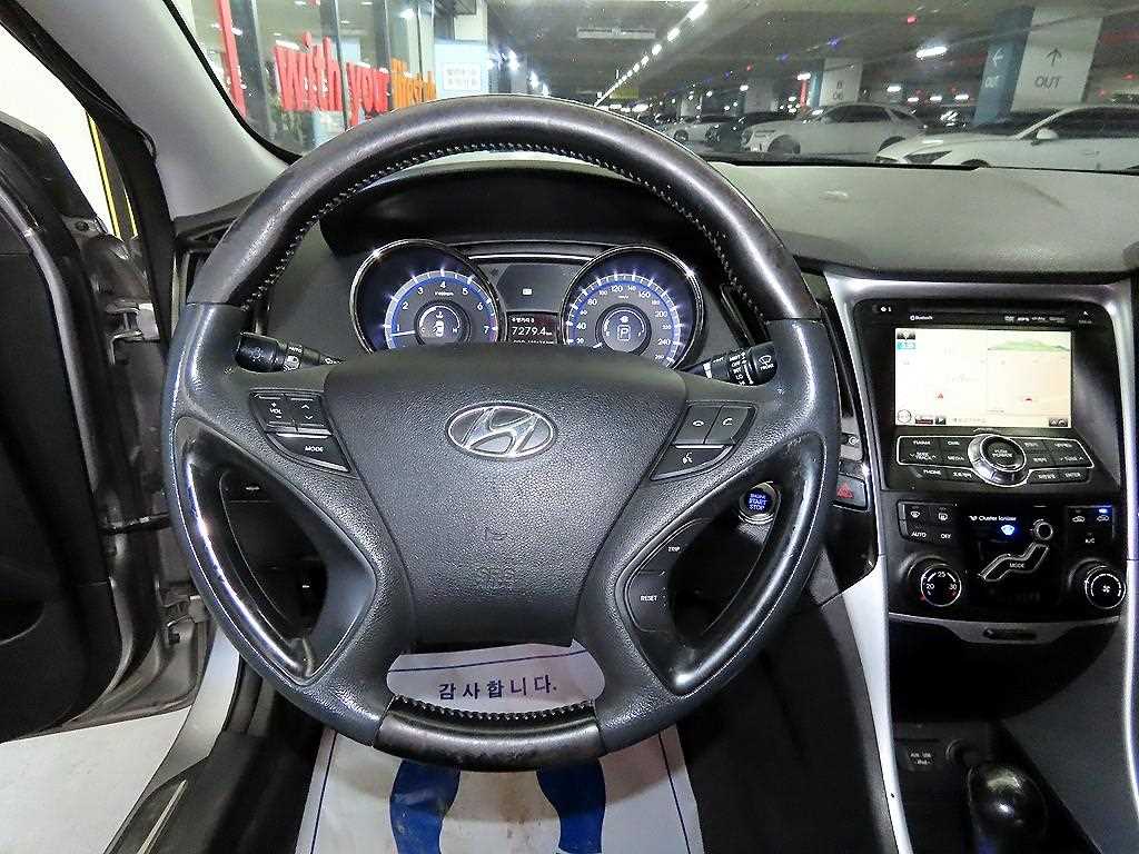 HYUNDAI Sonata - Vista 8