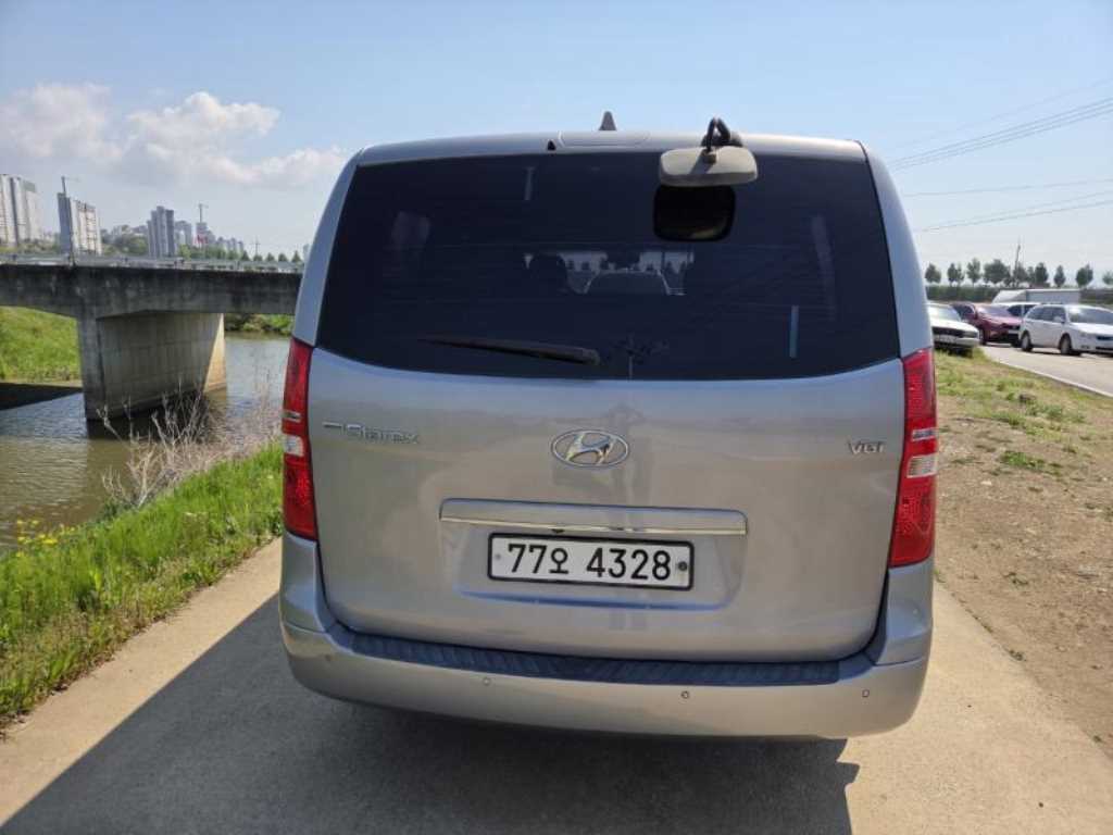 HYUNDAI Starex - Vista 4